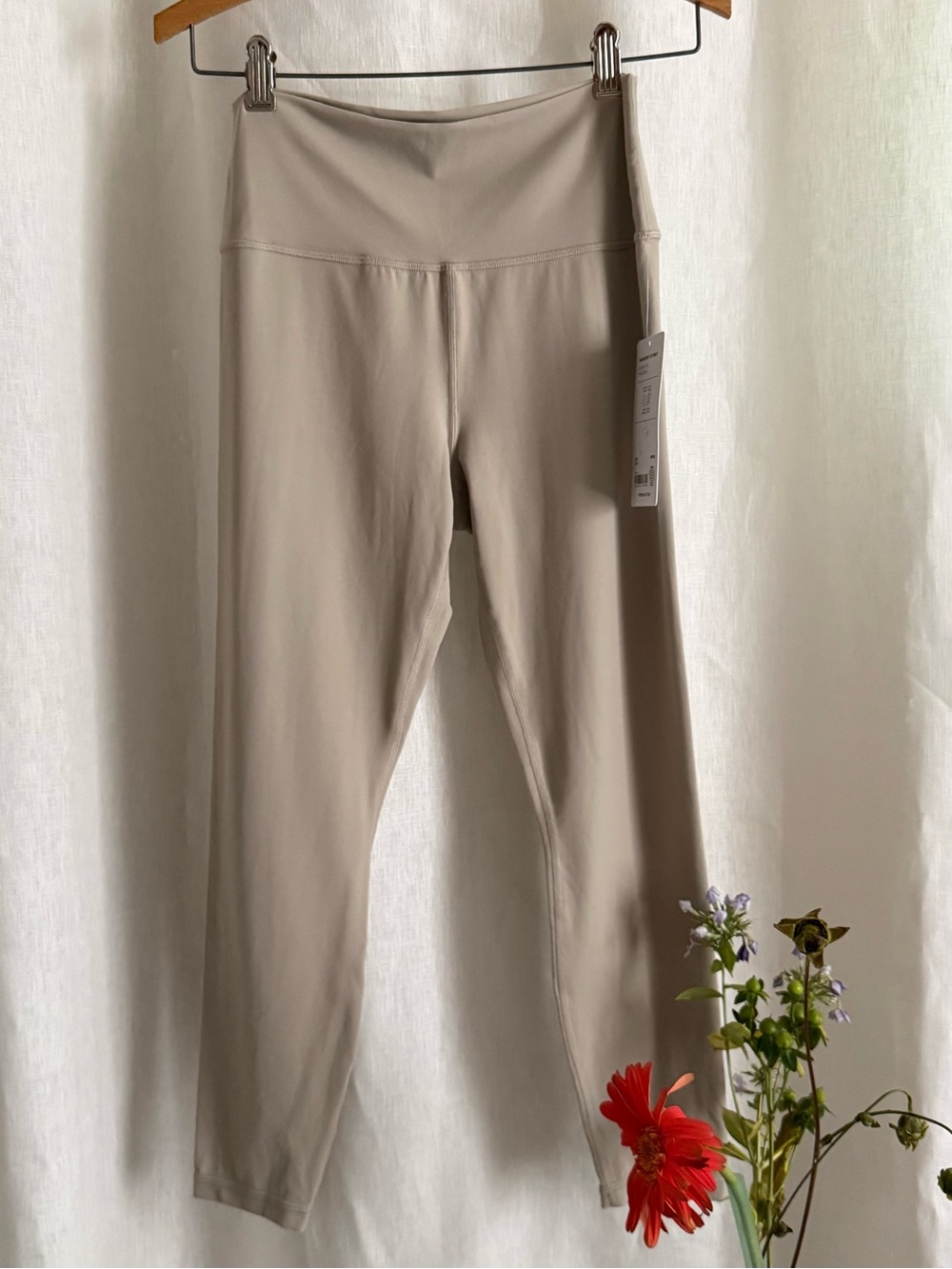 NWT Athleta Transcend High Rise 7/8 Tight Legging M Taupe Beige Vitafree Lycra